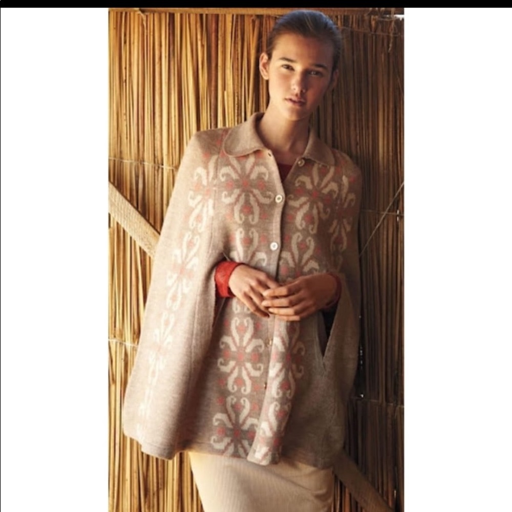 Anthropologie madchen flowering pompona wool cape